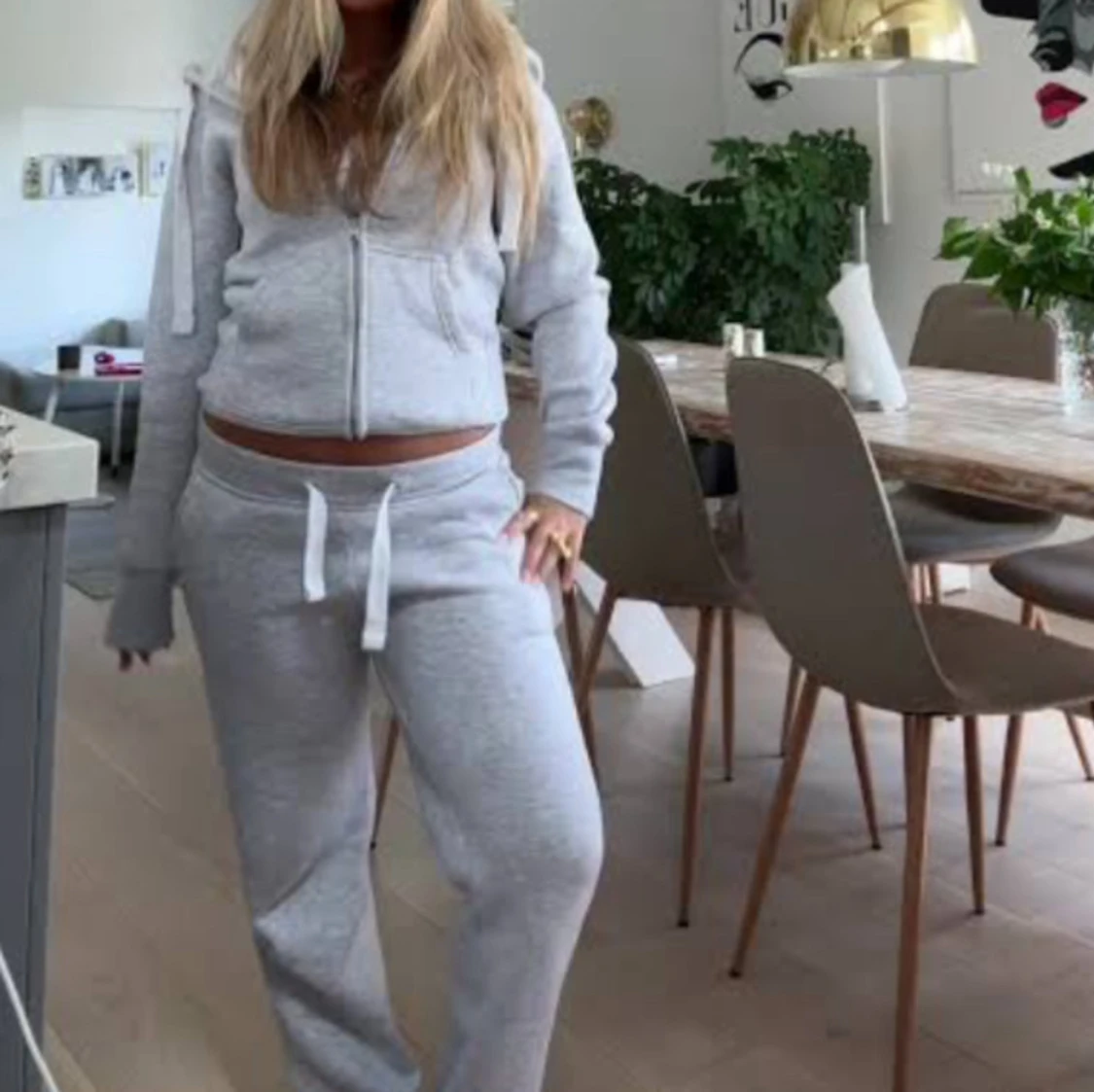 Grå mjukisbyxor med snörning