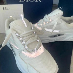 B22 Skor - Riktigt feta och stilrena skor, passar till vintern och sommaren                                                                    Priset är ej hugget i sten 