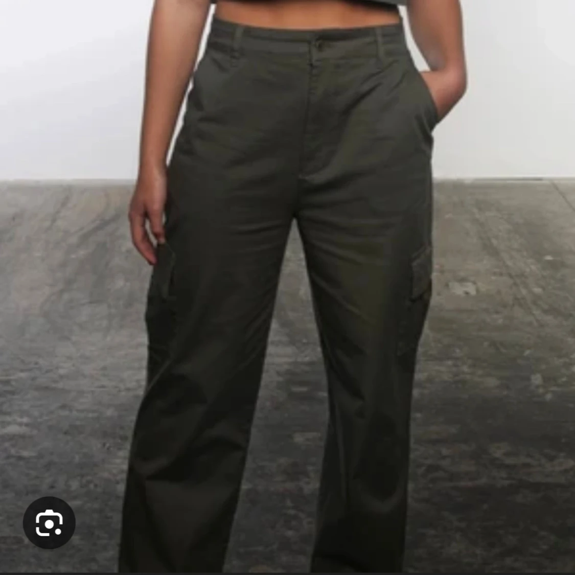 Grön cargopants med bred passform - 1