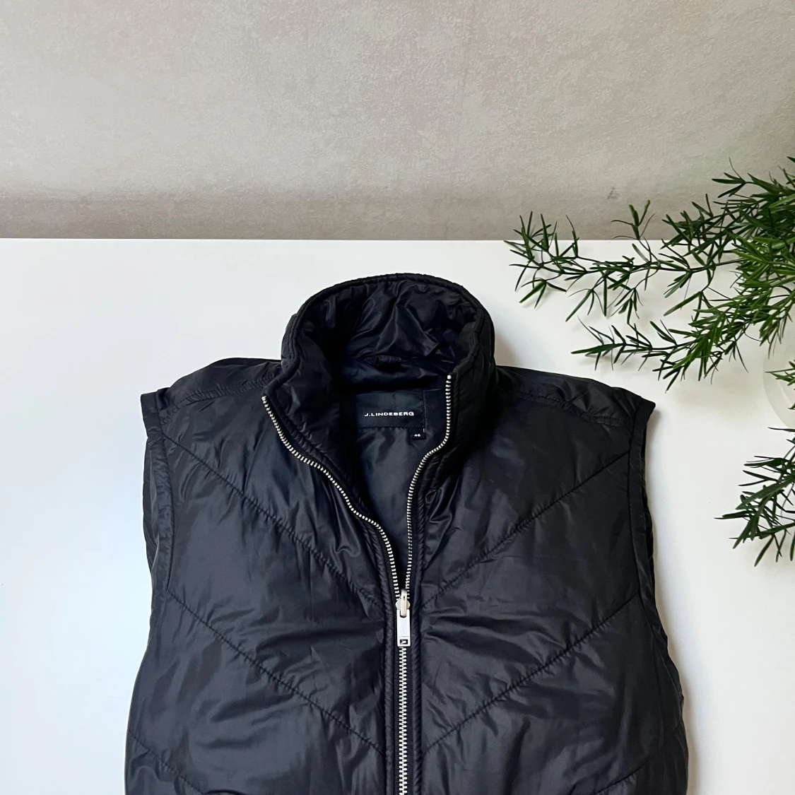 J.Lindeberg väst - 1