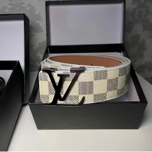 Vit L V bälte - Helt ny L V bälte för 349