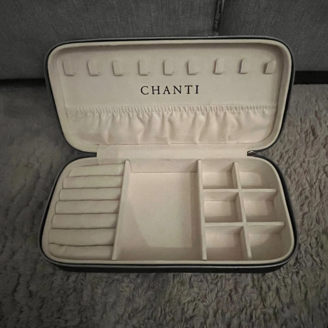 Svart smyckeskrin från Chanti - 1