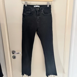 Zara black jeans - Size is 36 but feels like 34