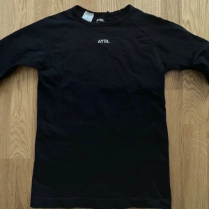 AYBL seamless longsleeve - Säljer en långärmad träningströja från AYBL, aldrig använd, var för stor för mig :/
