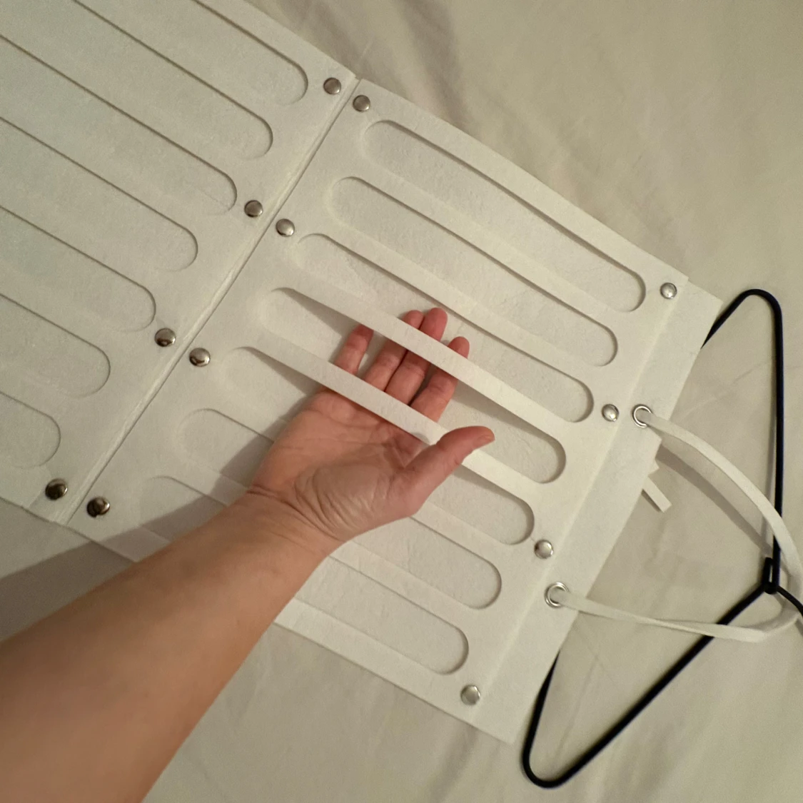 Vit hållare i filtmaterial - 3