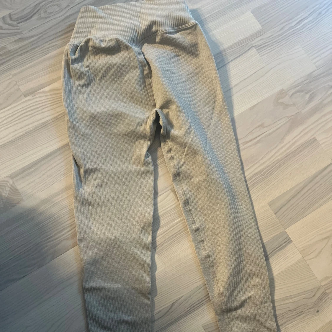 Beige ribbade leggings från Aimn - 2