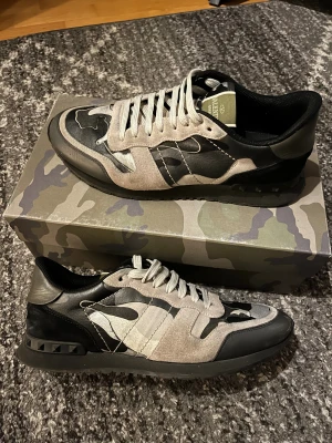 Valentino Rockrunners  - Valentino Rockrunners i storlek 43. Bra skick, inga hål. Pris kan diskuteras!👍