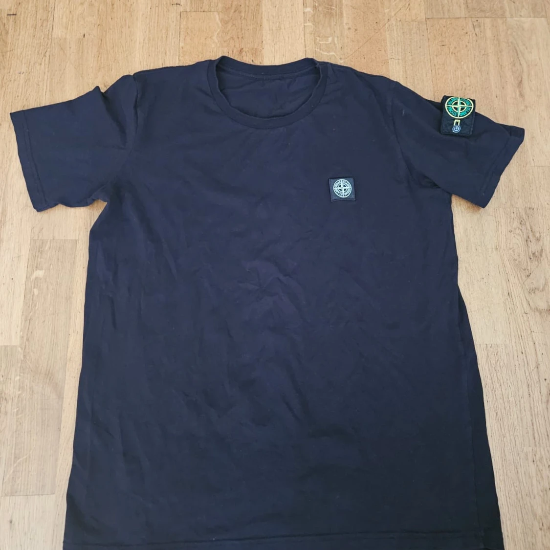 Svart Stone Island t-shirt