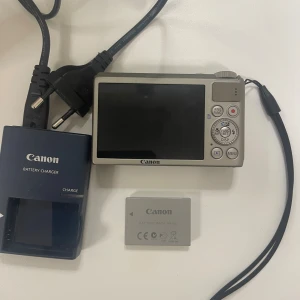 Digitalkamera Canon S100 - Säljer en Canon Powershot S100. Kameran fungerar felfritt. Kommer med original laddare och batteri.