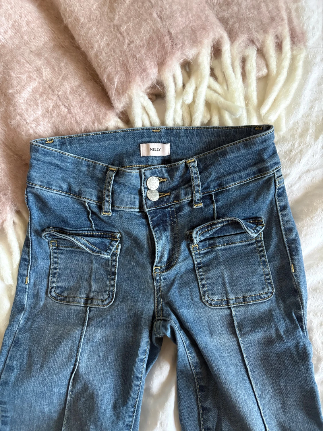 Blå bootcut jeans från Nelly - 1