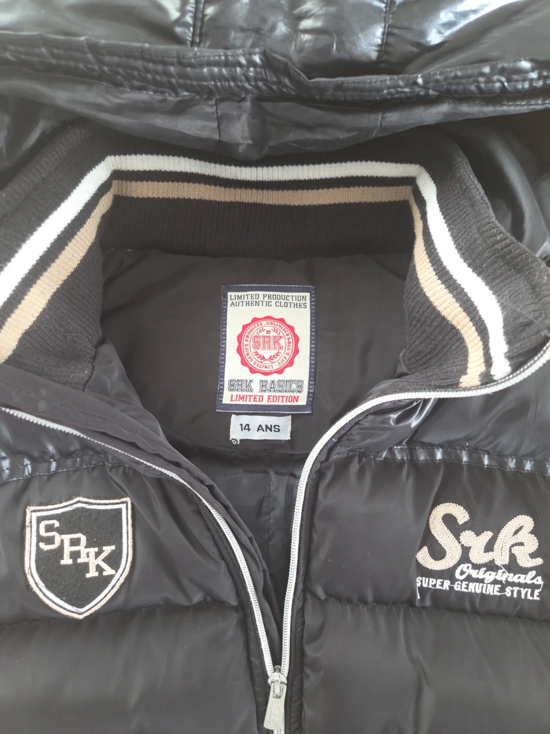 Svart dunväst med huva från SRK - 2