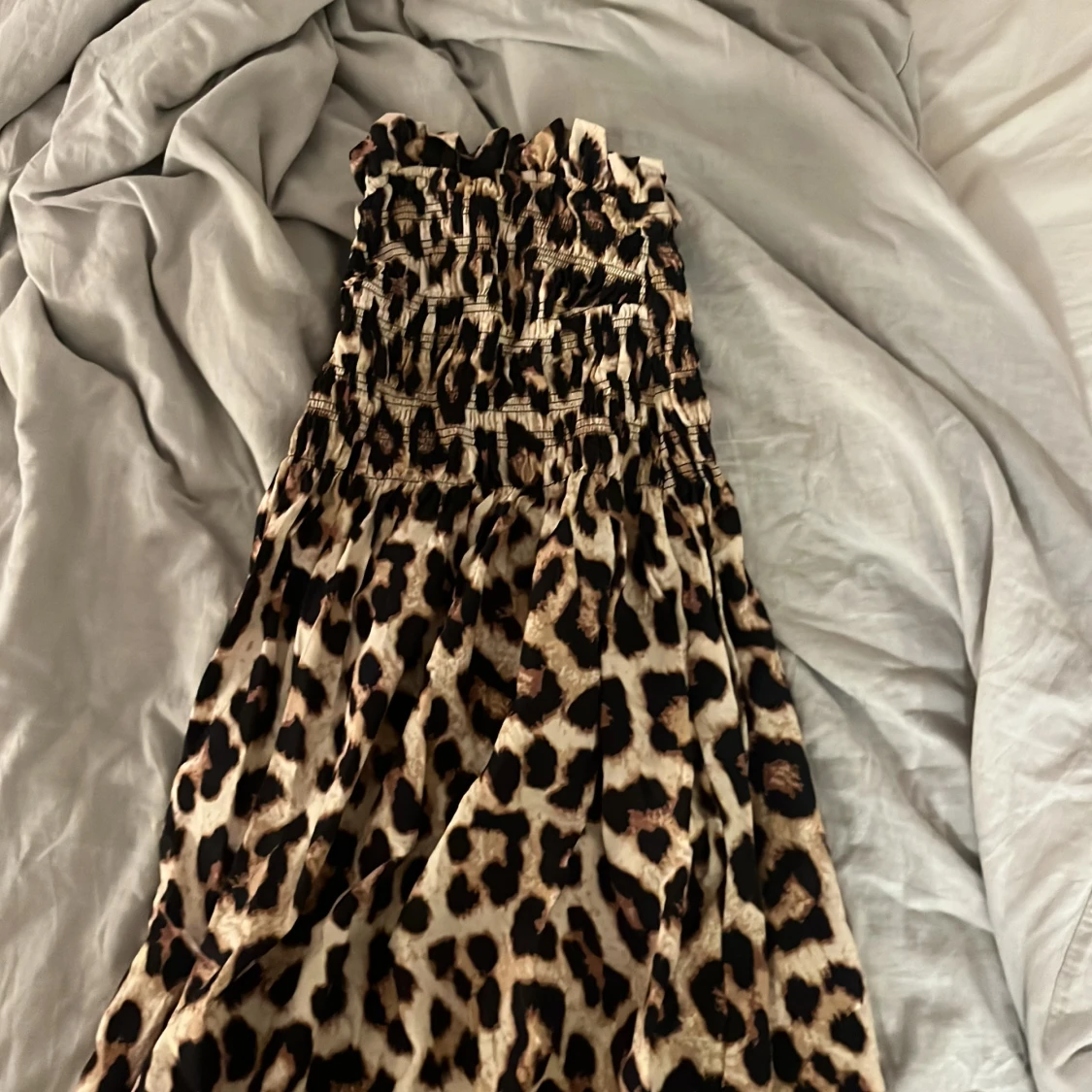 Leopardmönstrad långklänning