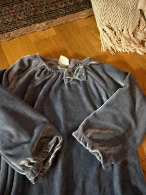 Barn klänning i sammet  - Som ny 