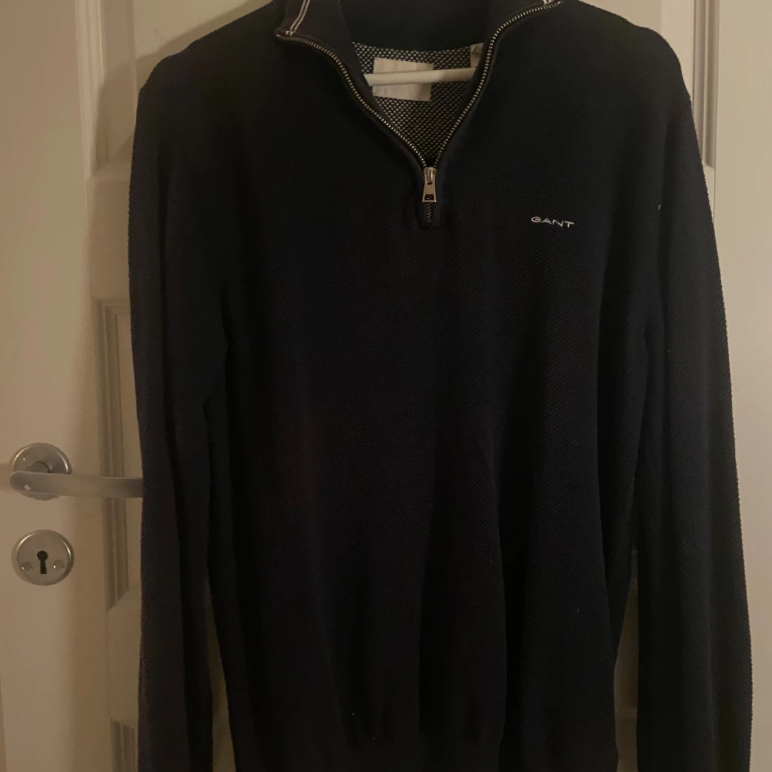Mörkblå half zip tröja från GANT