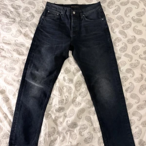 Nudie i svart - Feta o fräscha jeans! Legat undan utan att ha blivit andvända därför säljes. Vid fråga så hojta till!