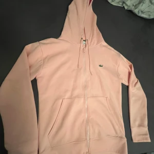 Lacoste tröja - Lacoste tröja helt ny strl M rosa färg 