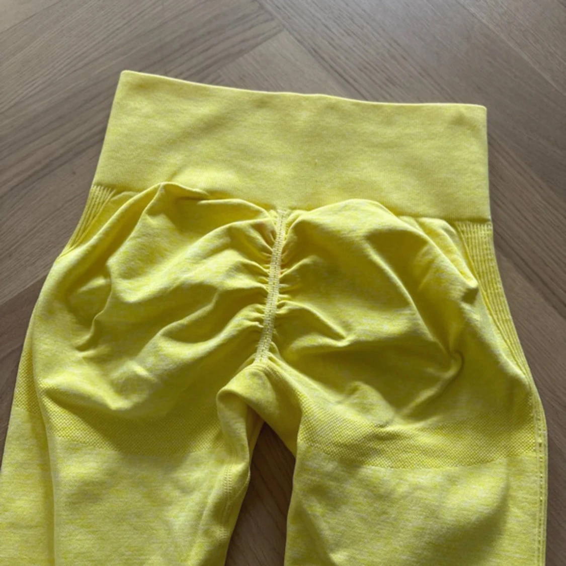 Gula leggings från Neu Apparel - 4