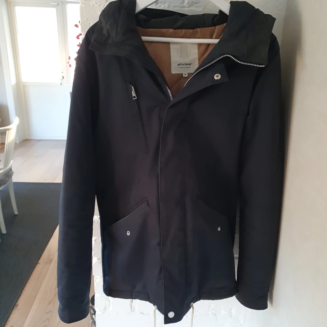 Svart vindjacka från Elvine Cornell