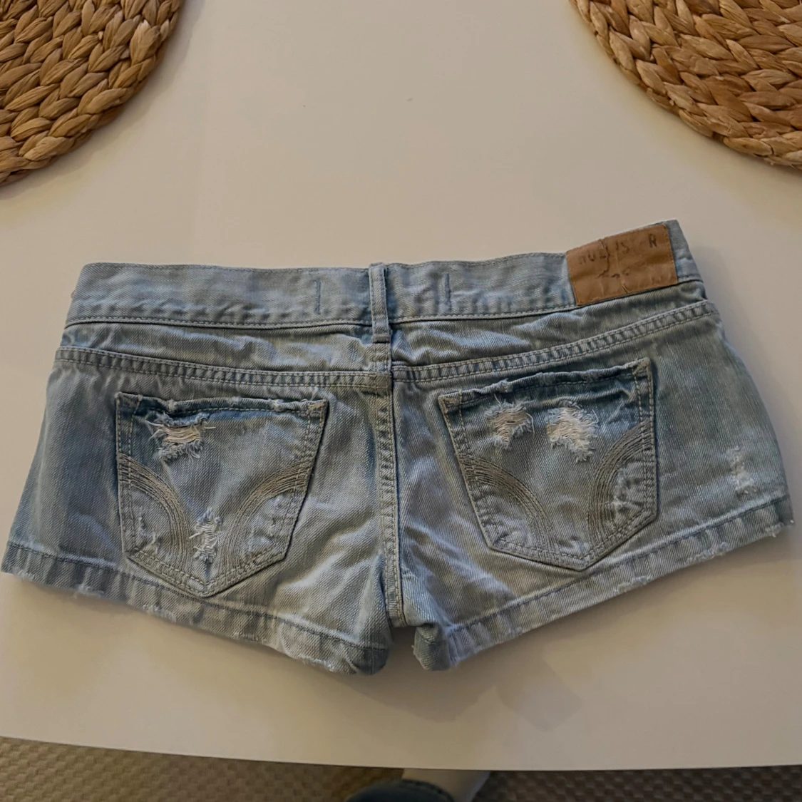 Ljusblå jeansshorts från Hollister - 1