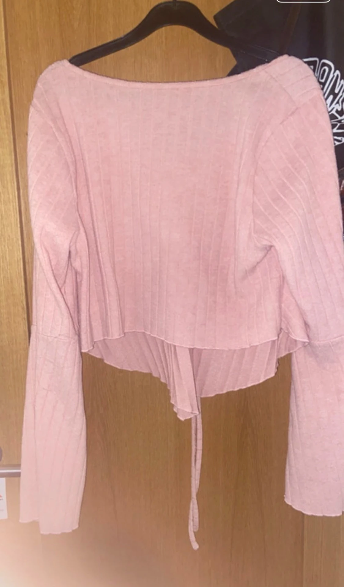 Ljusrosa ribbad långärmad topp