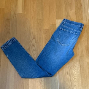 Oscar Jacobson jeans  - Oscar Jacobson | 30 32 | skick 6/10 | en söm har lossnat vid ena bakfickan | kom pm för mer bilder | 