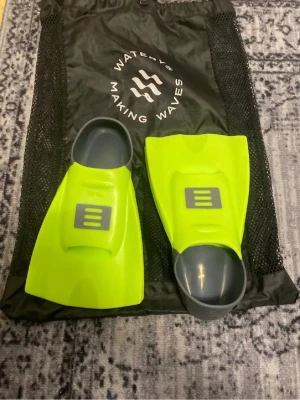 Simfötter, simfenor  - Jag säljer mina simfötter för dom ej komma till användning!! 