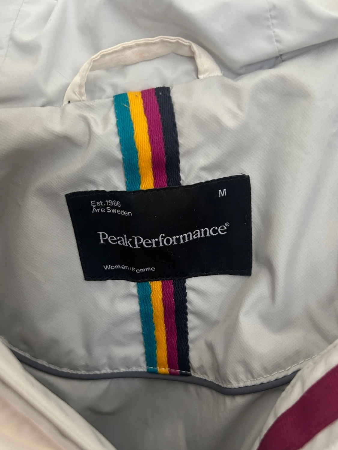 Vit pufferjacka från Peak Performance - 6