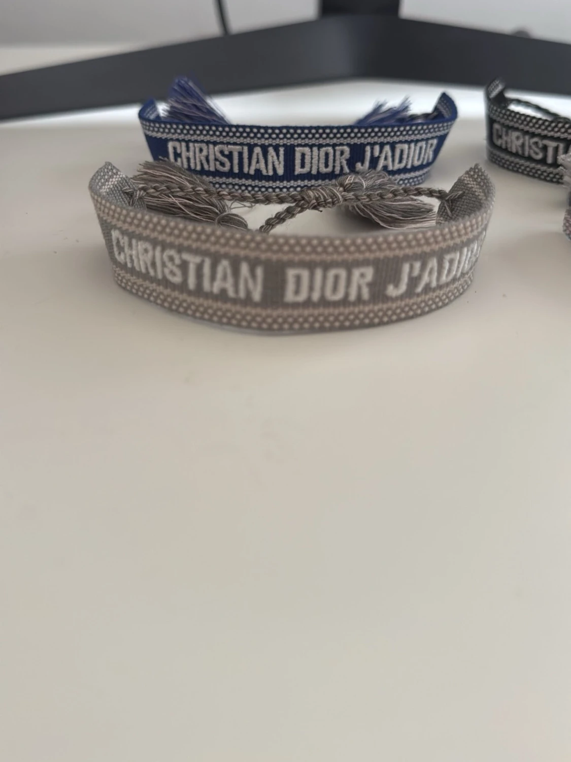Grått cd armband 