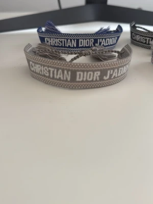 Grått cd armband  - Grått cd armband oanvänt
