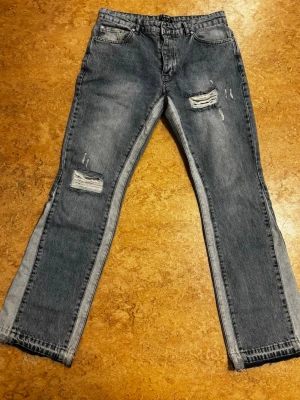 Flared jeans - Flared jeans använda endast ett fåtal gånger.