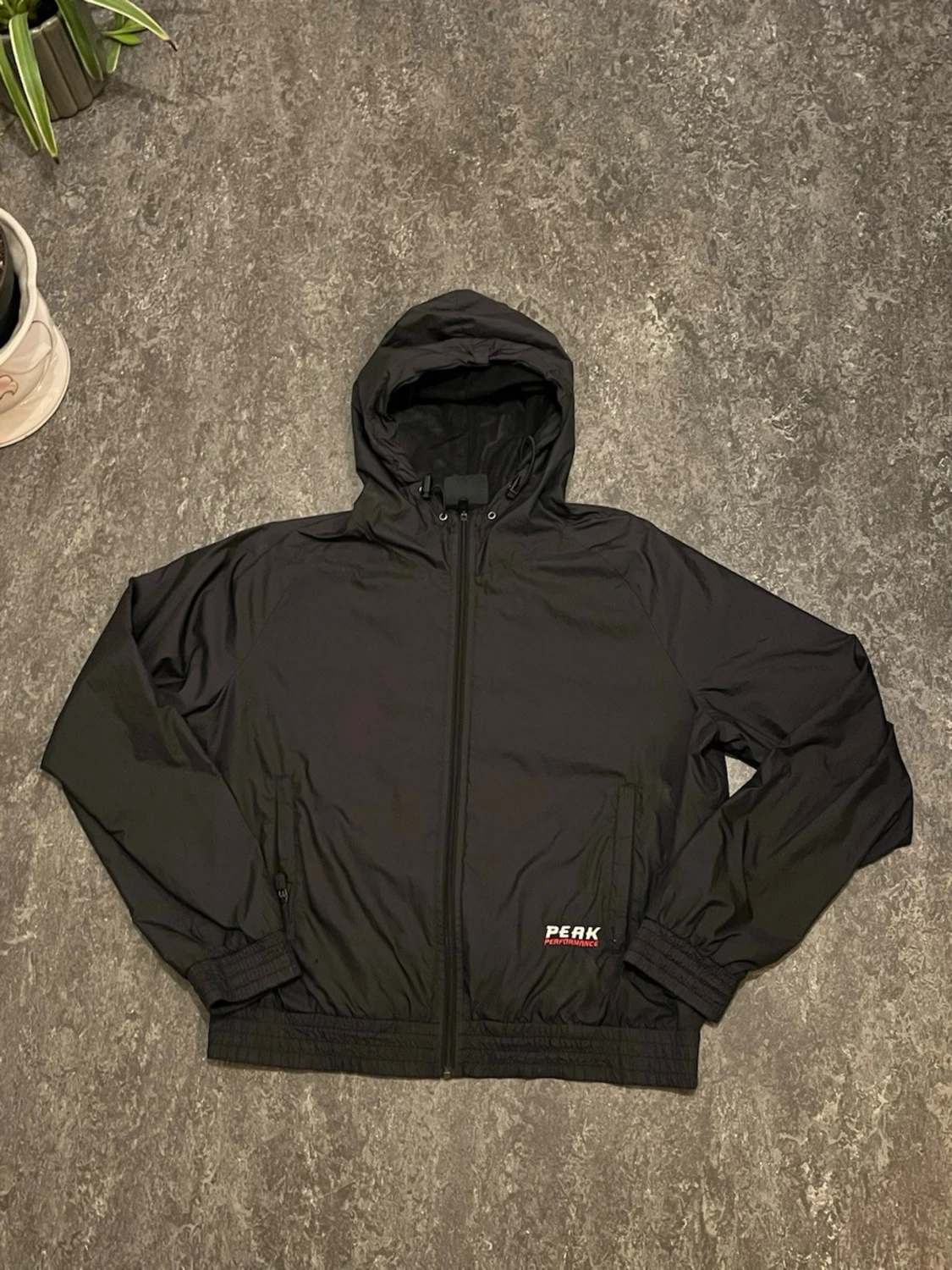 Svart vindjacka Peak Performance M