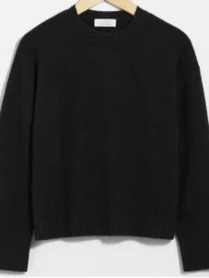 Svart stickad tröja från & Other stories -  svart stickad tröja från & Other stories❤️