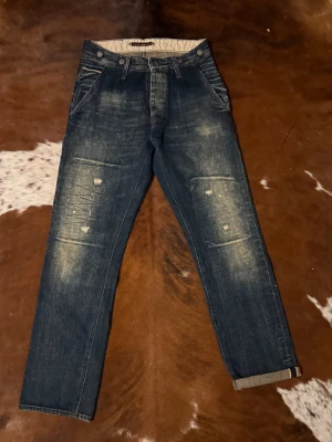 Nudie selvagelab17 - Tjena! Säljer dessa riktigt exklusiva nudie lab jeans, W30/L30 men passar mindre, selvage typ med äkta silver knappar, hör av dig vid funderingar!🙌