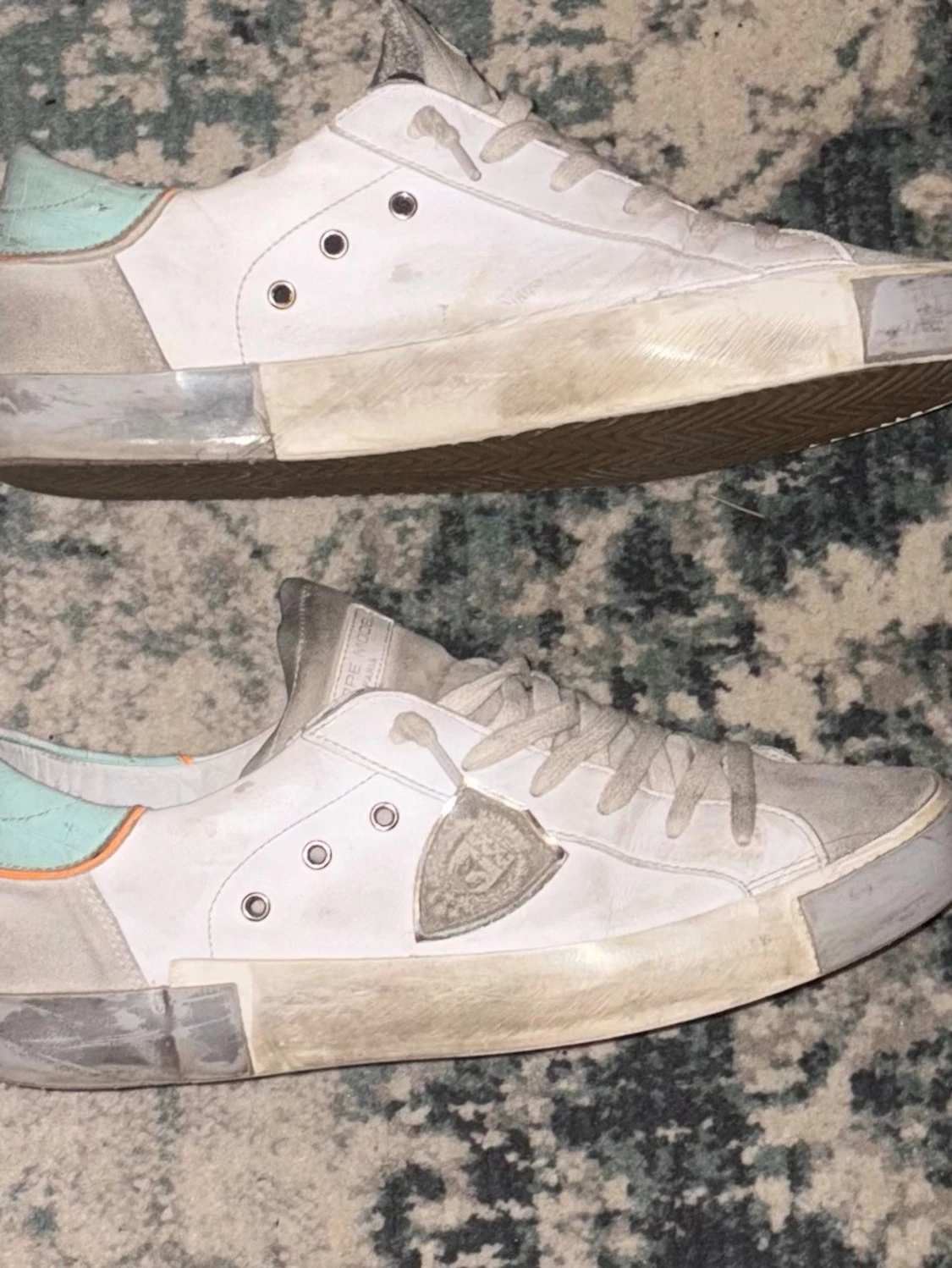 Philippe Model vita sneakers med mintdetalj