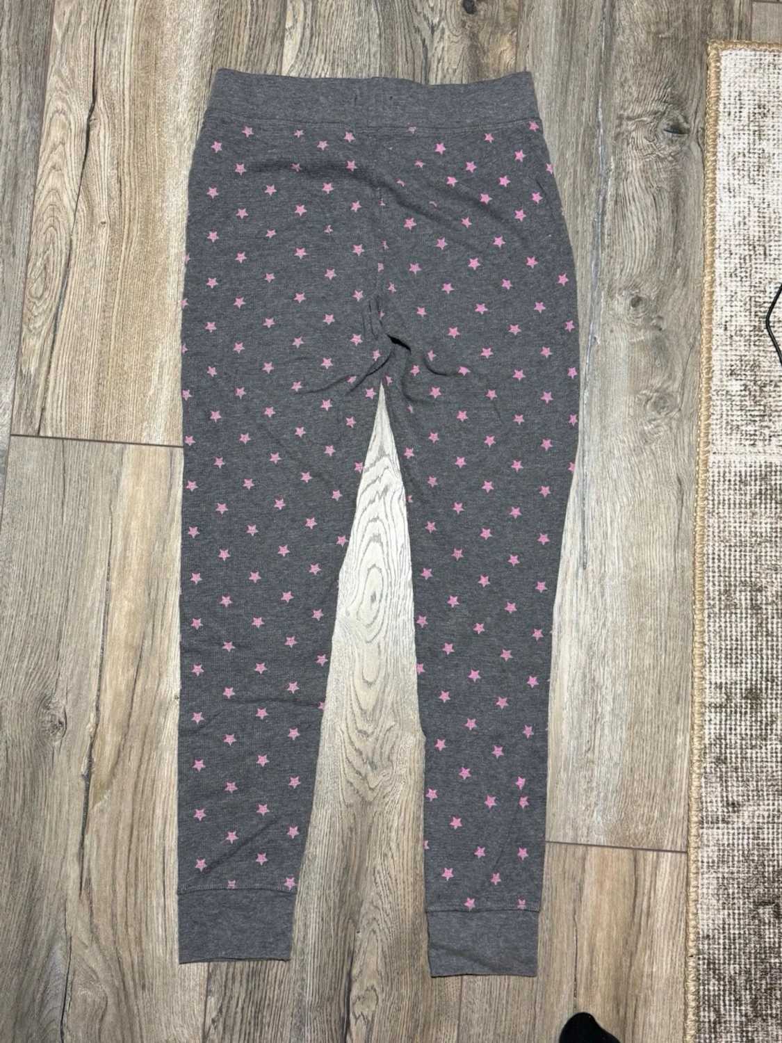 Grå leggings med rosa stjärnor - 2