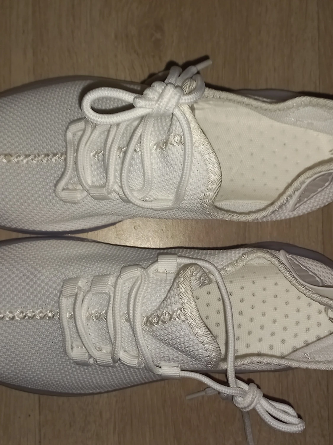 Helt nya vita sneakers stl 39 med superbekväm anti-halk sula och andningsbart material - 2