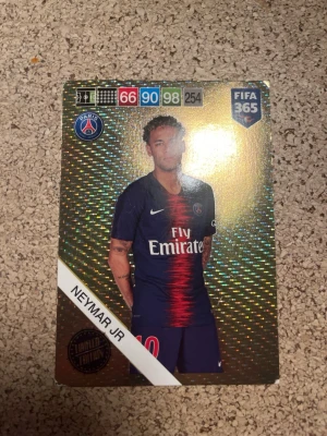 Neymar Jr – FIFA 365 – Limited Edition – PSG” - Jag säljer ett Fotbollskort med Neymar jr som är Limited Edition