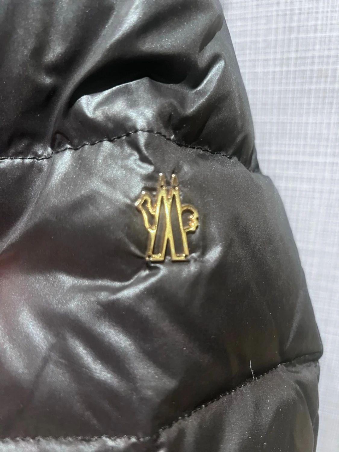 Svart Moncler pufferjacka med päls - 2