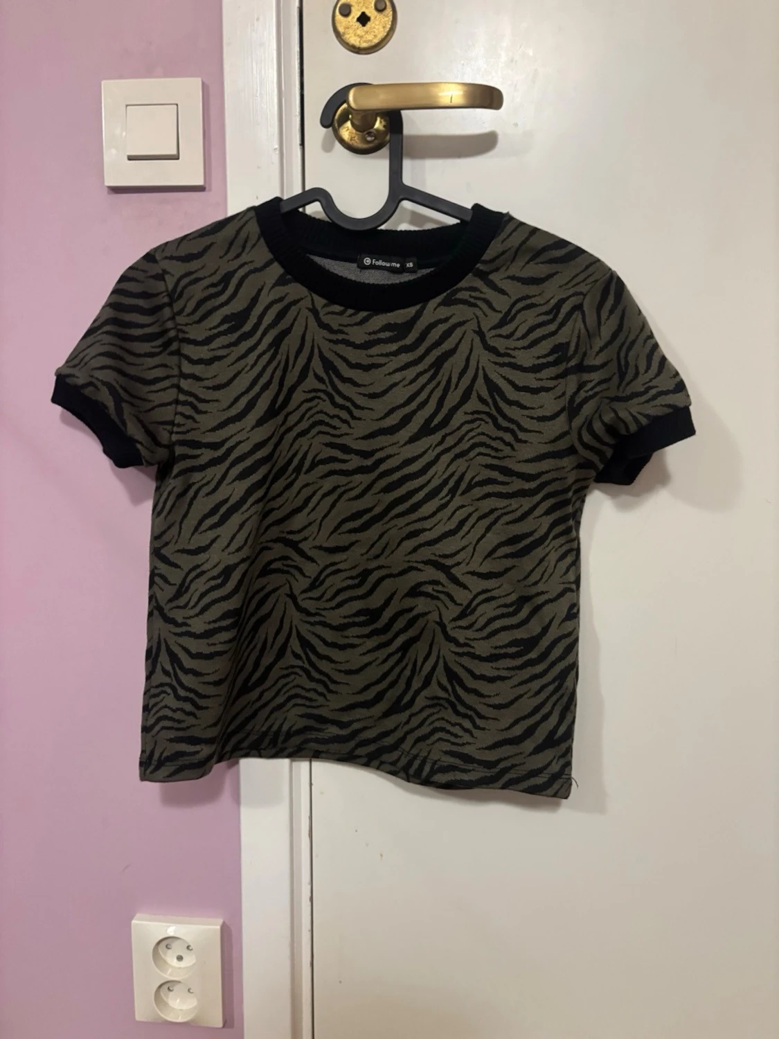 Zebramönstrad topp från Followme XS