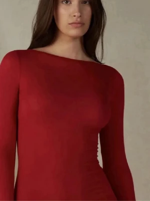 Vinröd långärmad topp från Intimissimi - Inga defekter alls, säljer den då den inte kommer till användning.