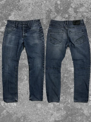 Jeans svarta - Tja säljer dessa stilrena jeans! Mått: A:39 B:74 C:23 D:19 E:17 (cm)  Skriv vid fundering 😊🙏