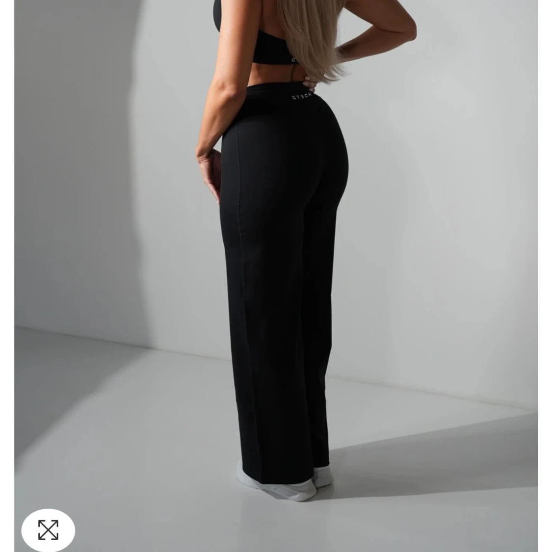 Svarta vida träningsbyxor från GTech - 2