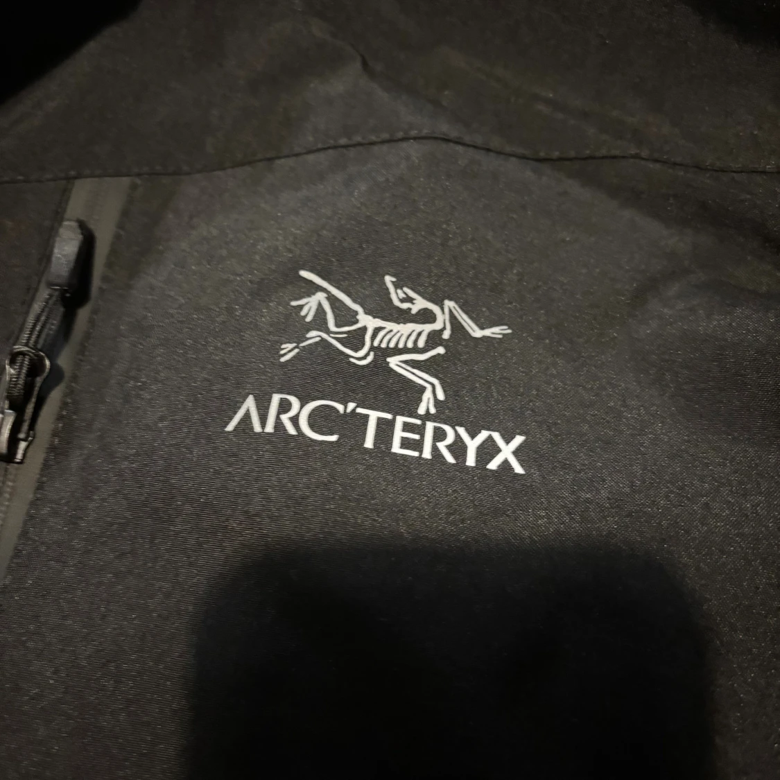 Svart Arc'teryx Gore-Tex vindjacka - 1