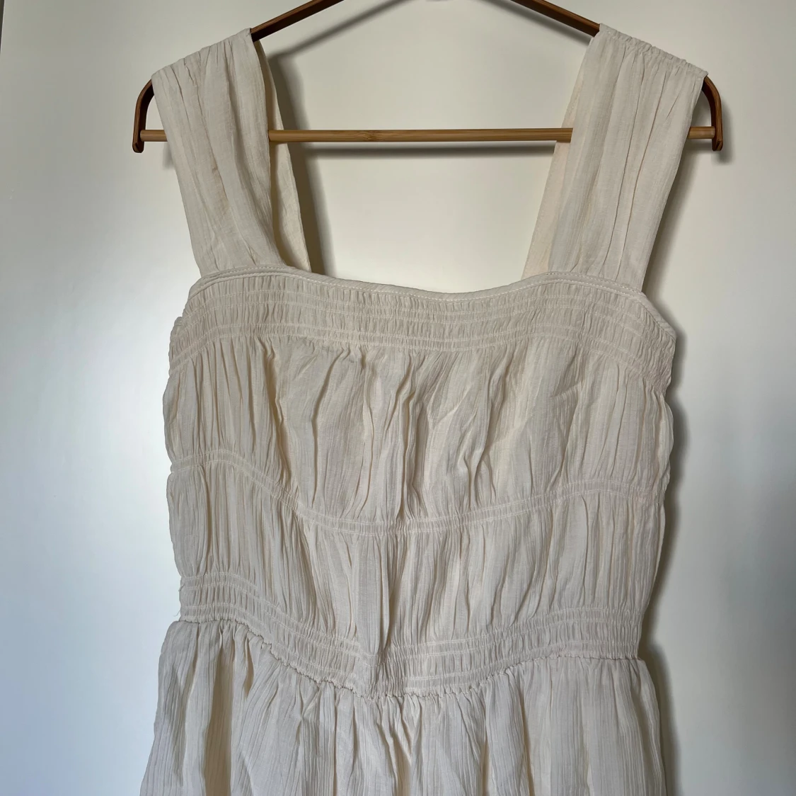 Ljus midiklänning från H&M - 1