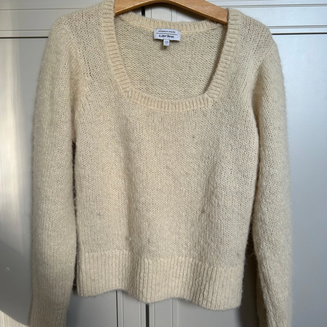 Gul stickad tröja - 2