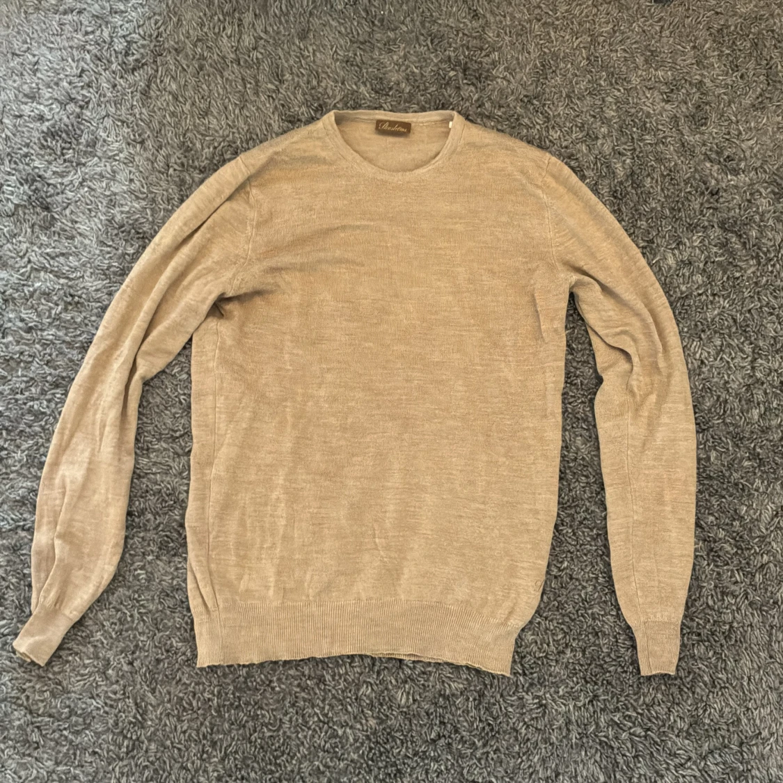 Beige tunn stickad tröja från Stenströms