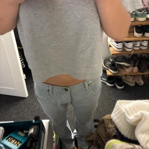 assss snygga wrangler lågmidjade jeans💞💞💞 - så coola älskar! priset går att diskutera!💜