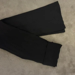 Yogapants  - Fina yogapants från GinaTricot i storlek M, de är i mycket fint skick och säljer då de aldrig kommer till användning!💞