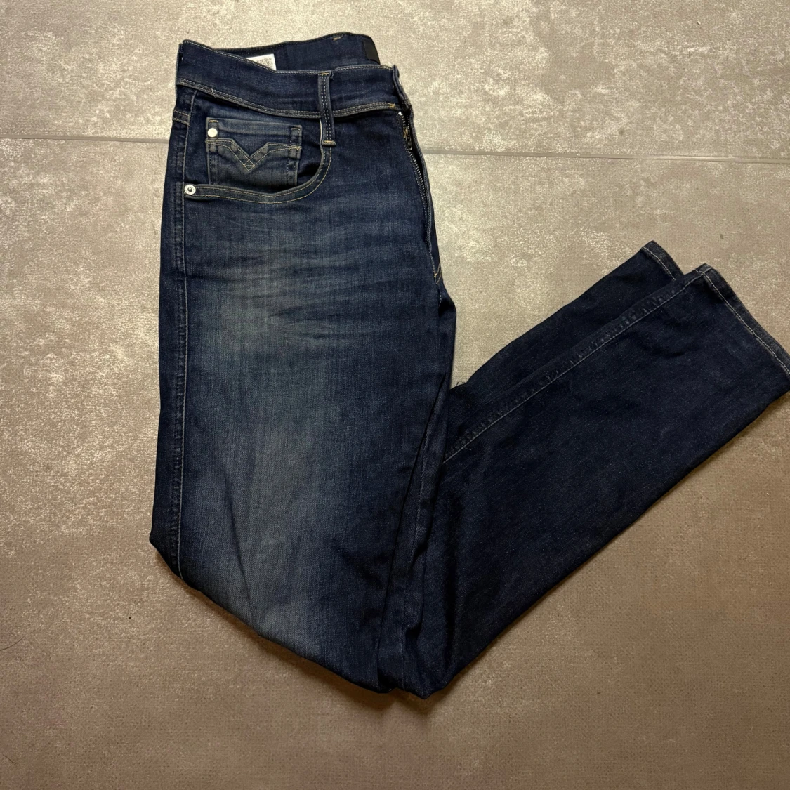 Mörkblå Replay jeans  - 2