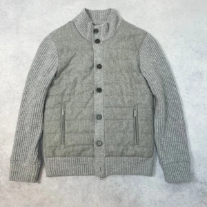 Gran Sasso cardigan jacket - – Condition: 9/10 - flawless  - Size: 46/Small  – Retail price: 7000 + SEK  The model is 185 cm tall